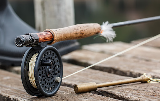 Choose the appropriate fishing rod and reel for fly fishing