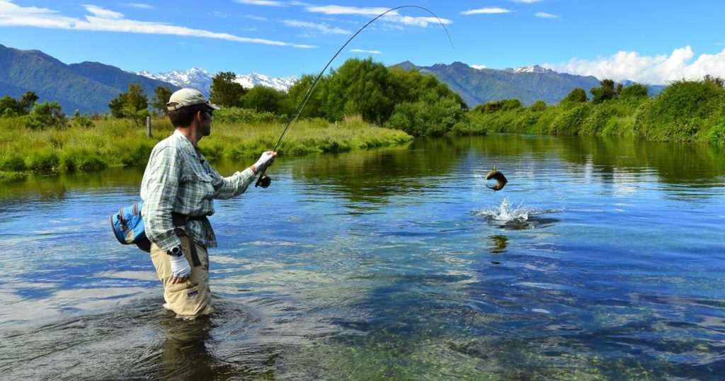 what is fly fishing 